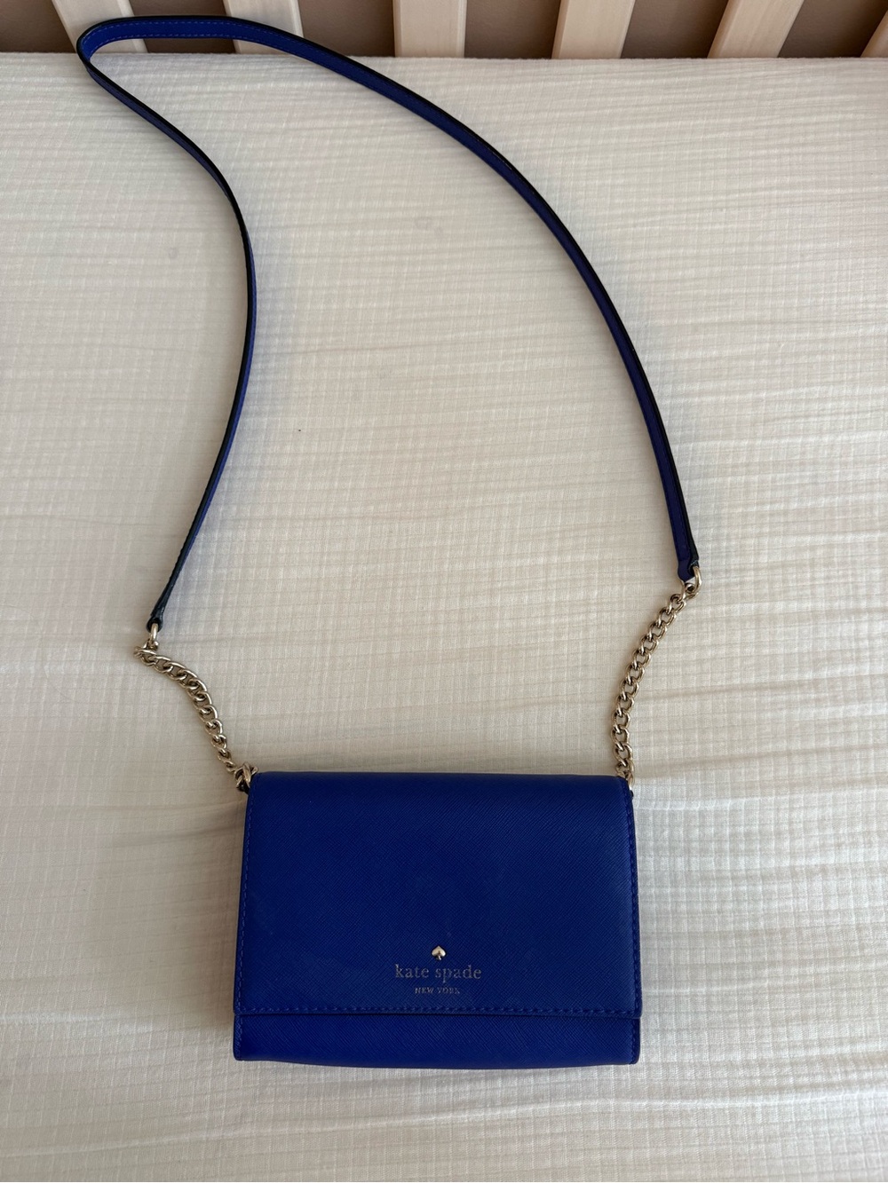 kate spade blue leather crossbody with gold chain strap- small purse- GUC